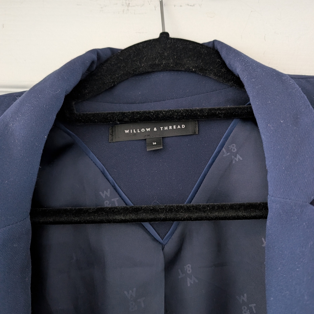 Elegant Navy Women's Blazer - Picture 2 of 3
